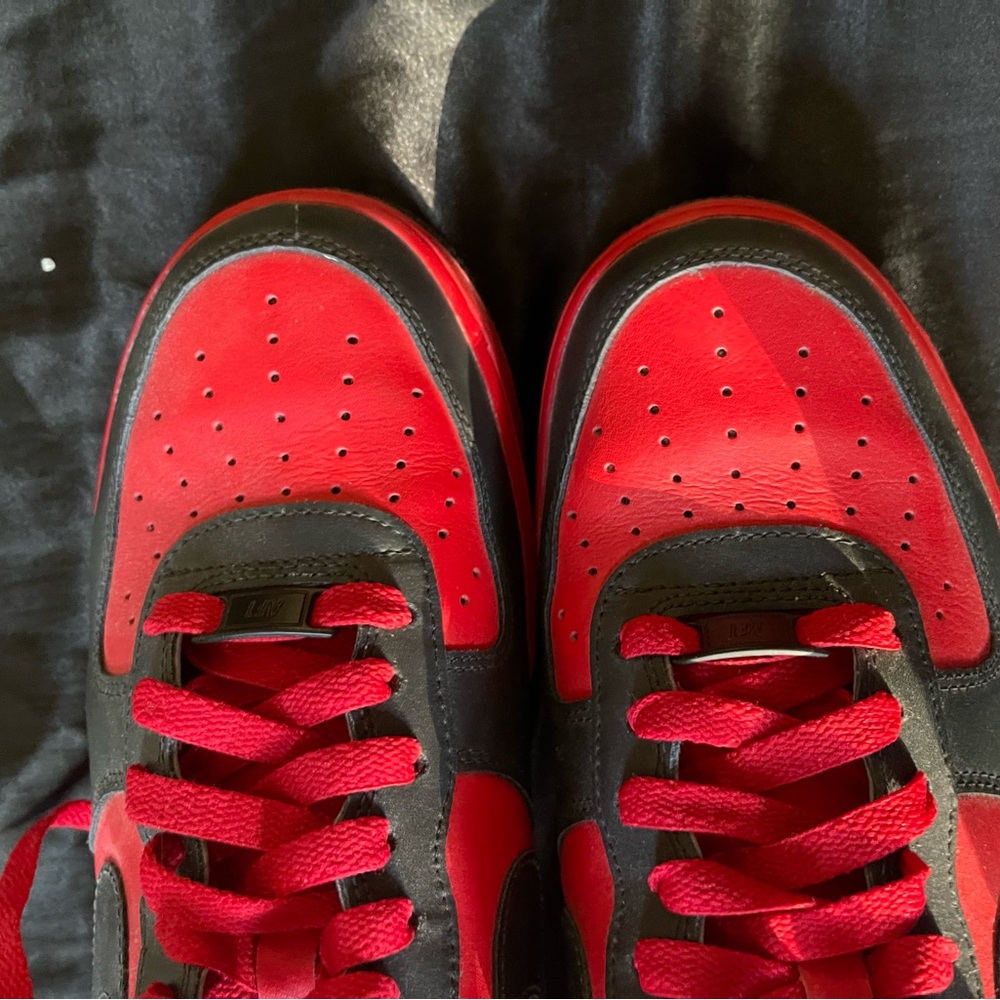CUSTOM AIR FORCE 1 BLACK AND RED. ONE TIME USED